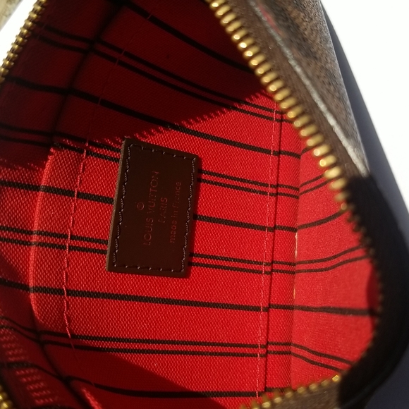 Louis Vuitton Damier Wristlet - Picture 8 of 16